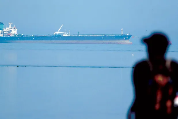 قلق أوروبي من تخفيف قيود النفط الروسي