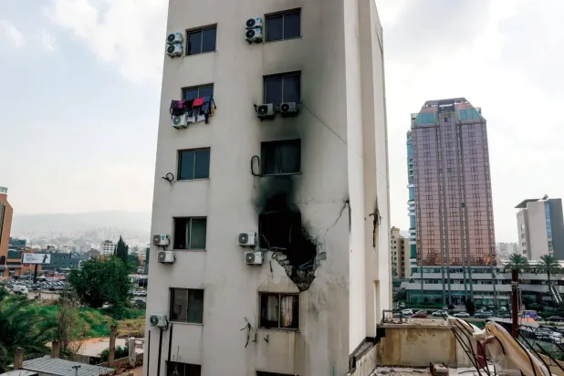 İsrail'in Beyrut'taki Burc Hammud bölgesini hedef alan hava saldırısının ardından yaşananlar (Reuters)