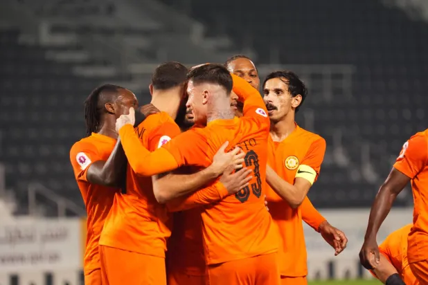 فرحة لاعبي أم صلال بالخماسية (نادي أم صلال)