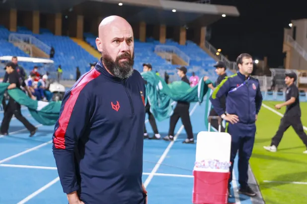 البرازيلي ماوريسيو دولاك، مدرب فريق الرياض (تصوير: سعد الدوسري) 