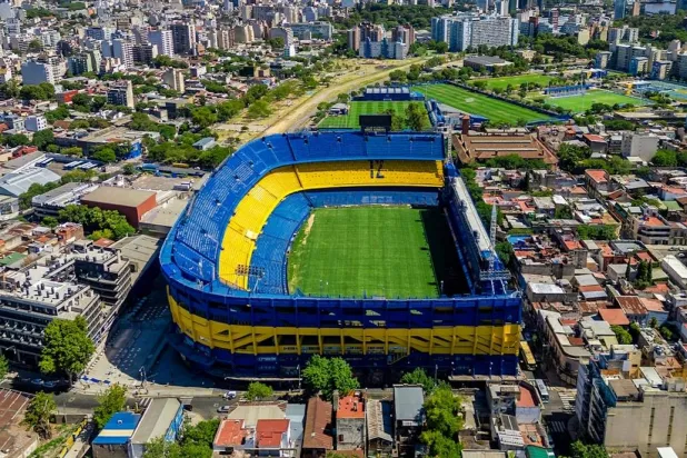 ملعب «لا بومبونيرا» الأسطوري (نادي بوكا جونيورز)