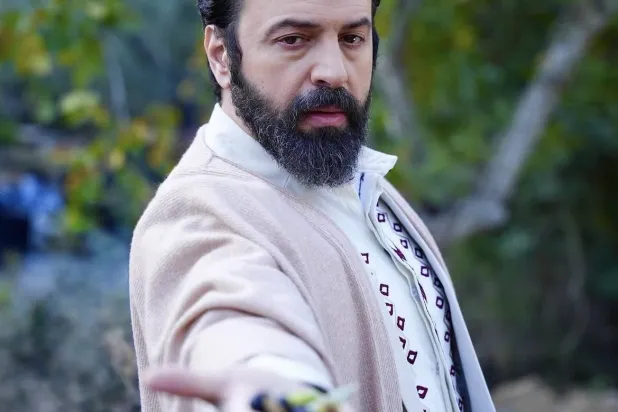 تيم حسن يسرق انتباه المُشاهد في «مولانا» (إنستغرام)