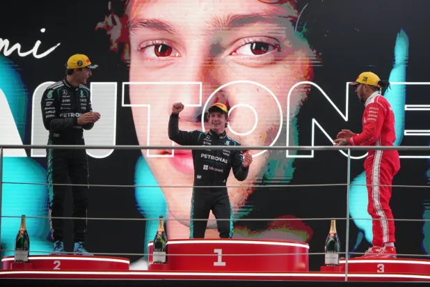 انتزع الشاب الإيطالي كيمي أنتونيلي أول ألقابه في بطولة العالم للفورمولا واحد (أ.ب)