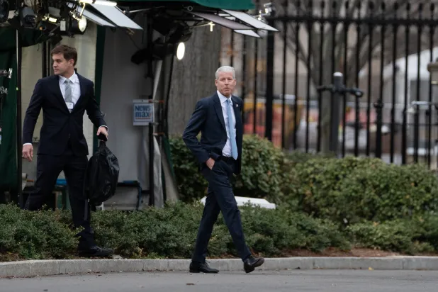 رايت يتوجه إلى البيت الأبيض عقب مقابلة مع شبكة «سي إن إن»... يوم الخميس (أ.ب)