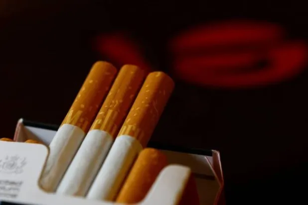 علبة سجائر (أرشيفية - رويترز)