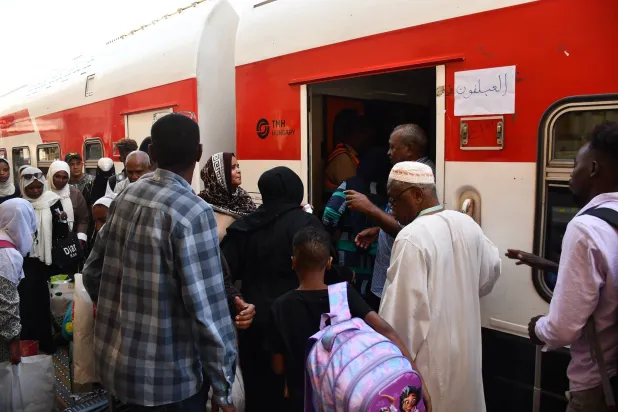 إحدى رحلات قطار عودة السودانيين من القاهرة نهاية العام الماضي (مجلس الوزراء المصري)
