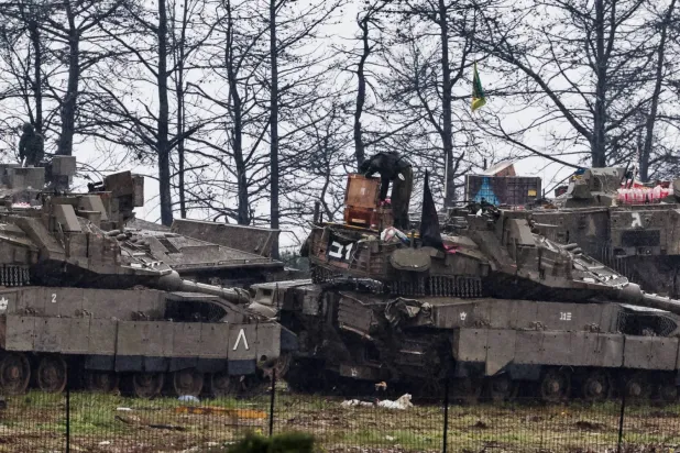 İsrail tankları Lübnan sınırında (EPA)