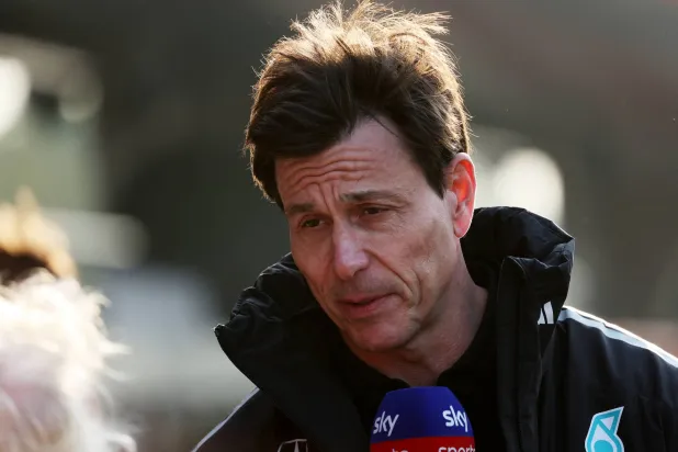 توتو فولف رئيس فريق «مرسيدس» (رويترز)