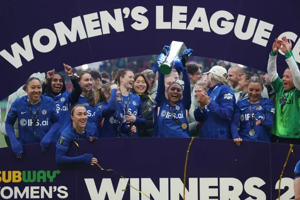 سيدات تشيلسي بطلات كأس الرابطة الإنجليزية (رويترز)