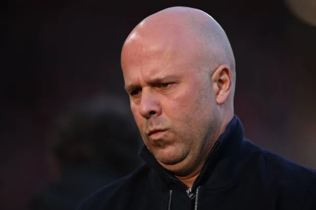 آرني سلوت المدير الفني لفريق ليفربول (إ.ب.أ)