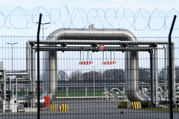 مستودع «أستورا» للغاز الطبيعي، وهو أكبر مستودع لتخزين الغاز الطبيعي في أوروبا الغربية (رويترز)