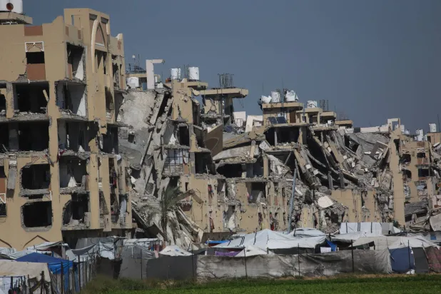 مبانٍ مدمرة جراء القصف الإسرائيلي لقطاع غزة في خان يونس جنوب القطاع 10 مارس 2026 (أ.ف.ب)