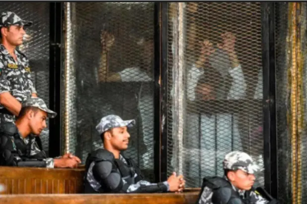 جانب من محاكمة سابقة لعناصر من «الإخوان» في مصر (أ.ف.ب)