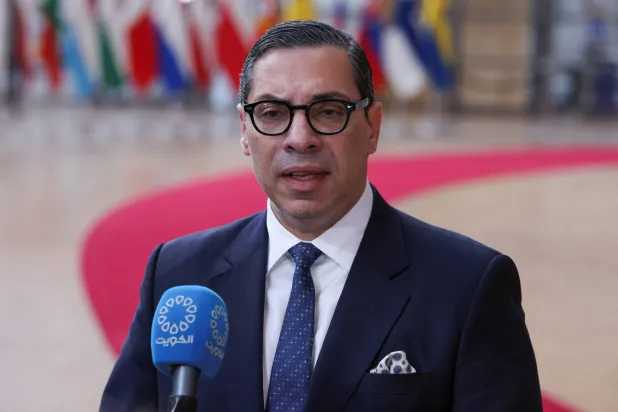 وزير خارجية قبرص قسطنطينوس كومبوس يتحدث إلى وسائل الإعلام في يوم انعقاد اجتماع مجلس الشؤون الخارجية للاتحاد الأوروبي في بروكسل 16 مارس 2026 (رويترز)