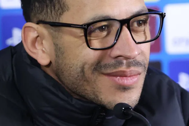 مدرب تشيلسي ليام روزنير (أ.ف.ب)