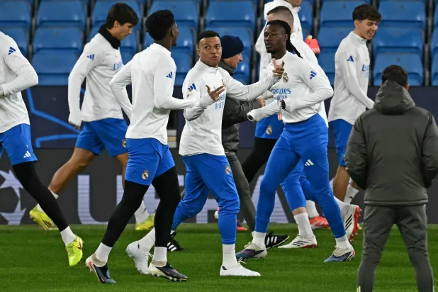 مبابي خلال التحضيرات لمواجهة السيتي (أ.ف.ب)