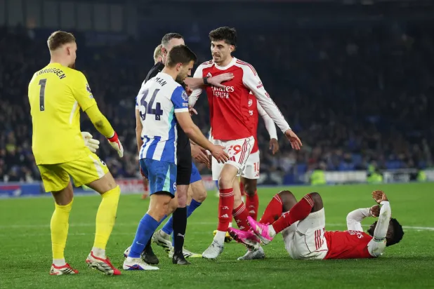 أخطاء تحكيمية حرمت برايتون من ضربة جزاء أمام آرسنال (رويترز)