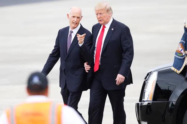 ريد سكوت عضو مجلس الشيوخ الأميركي مع الرئيس دونالد ترمب (حسابه بالإعلام الاجتماعي)