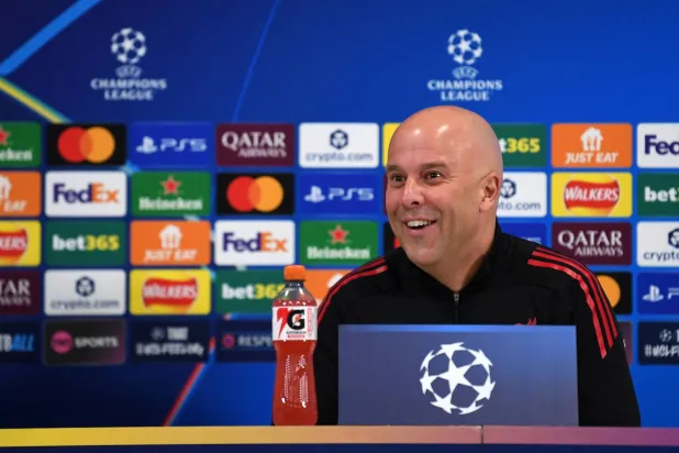 أرني سلوت المدير الفني لليفربول الإنجليزي (أ.ف.ب)