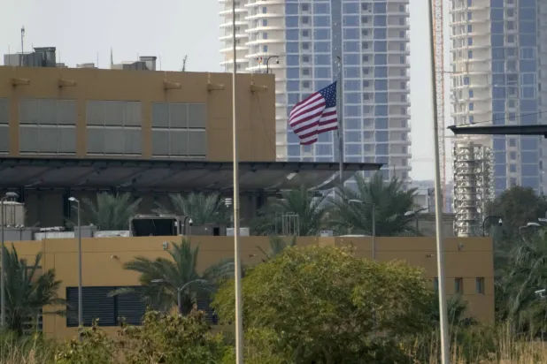 لقطة عامة للسفارة الأميركية في المنطقة الخضراء ببغداد (إ.ب.أ)