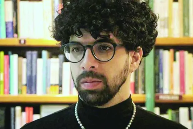 «حرب زائفة »... البحث عن وطن في عالم ظالم