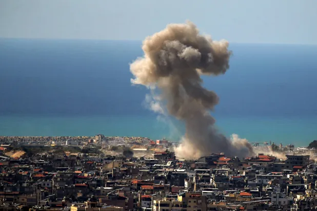 تصاعد دخان عقب غارة إسرائيلية على الضاحية الجنوبية لبيروت (د.ب.أ)