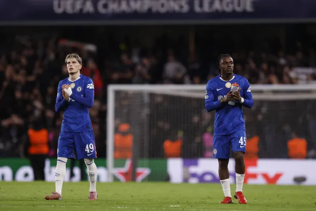 النادي اللندني سيحاول مرة أخرى إنقاذ ما يمكن إنقاذه في المرحلة الأخيرة من الموسم (رويترز).