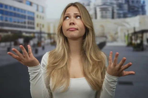 أحياناً... تمشي مشاعرنا أمامنا من دون أن ننتبه (شاترستوك)