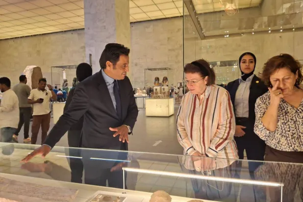 إقبال سياح على زيارة الآثار المصرية أواخر العام الماضي (وزارة السياحة المصرية)