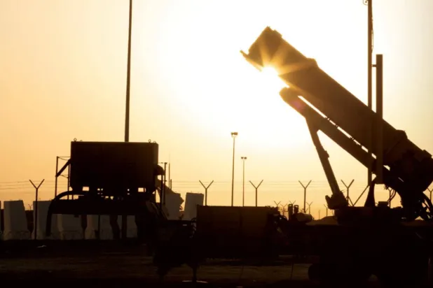 Suudi Arabistan savunma sistemleri, Riyad ve Doğu Bölgesi'ne fırlatılan 64 İHA’yı önleyerek imha etti (Suudi Savunma Bakanlığı)