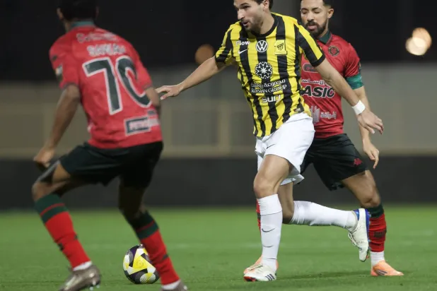 عوار يقود هجمة اتحادية أمام الخلود (تصوير: نايف العتيبي)