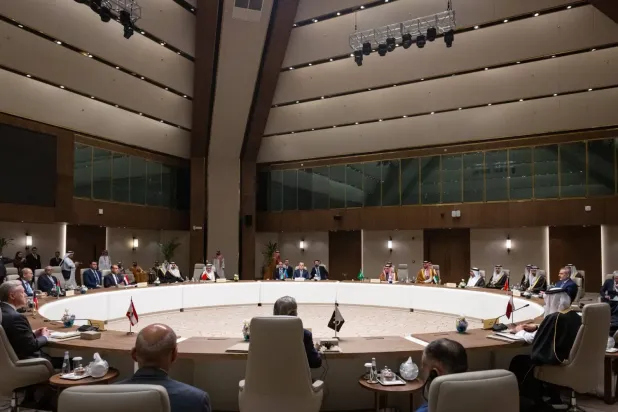 Dün akşam Riyad'da düzenlenen istişare toplantısına katılan bölge ülkelerinden bakanlar (Suudi Arabistan Dışişleri Bakanlığı)