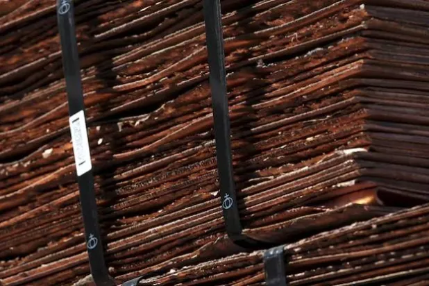 صفائح النحاس في منجم تشوكيماماتا المفتوح بالقرب من كالاما بتشيلي (أرشيفية - رويترز)