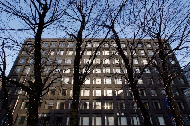 مقر البنك المركزي السويدي في استوكهولم (رويترز)