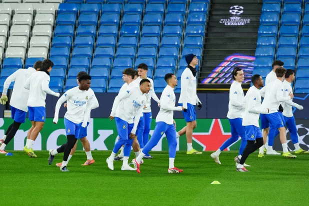 16 March 2026, United Kingdom, Manchester: Real Madrid's Kylian Mbappe and Trent Alexander-Arnold with team mates practice during a training session at the Etihad Stadium, ahead of Tuesday's UEFA Champions League round of 16 second leg soccer match against Manchester City. Photo: Martin Rickett/PA Wire/dpa