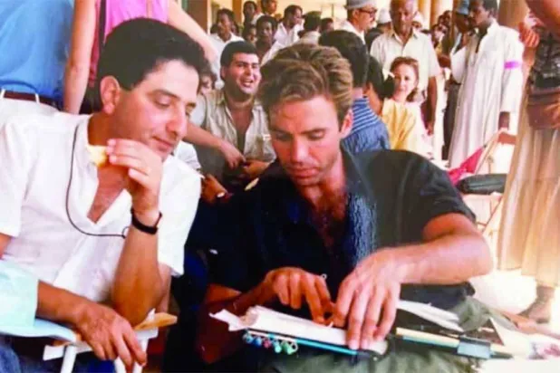 مع الممثل الأميركي جف فاهي خلال تصوير «انتهى الوقت» (أرشيف الممخرج)