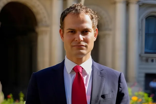 وزير شؤون الشرق الأوسط وشمال أفريقيا البريطاني هيمش فولكنر