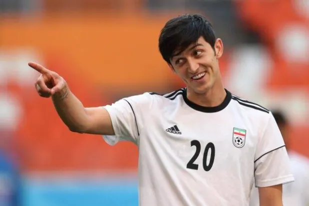 الإيراني سردار آزمون لاعب شباب الأهلي دبي (رويترز)