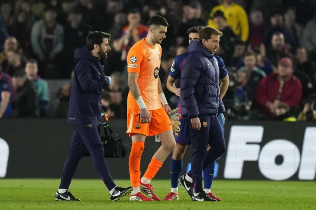 حارس مرمى برشلونة المتألق خوان غارسيا (إ.ب.أ)