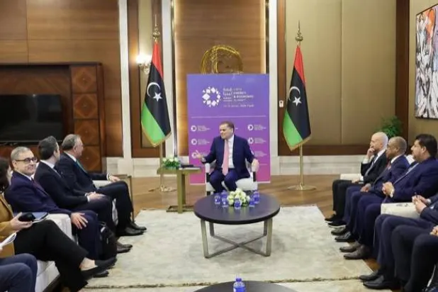 

الدبيبة مستقبلاً وفداً أميركياً بقيادة بولس في 24 يناير الماضي (مكتب الدبيبة)
