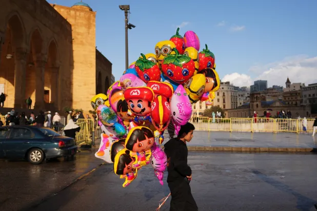 ألوان الحياة في بيروت رغم الوحشية (أ.ب)
