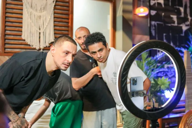 جانب من كواليس تصوير فيلم «اعترافات سفاح التجمع» (حساب المخرج على فيسبوك)