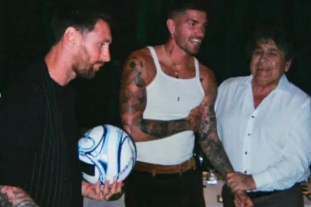 النجم الأرجنتيني ليونيل ميسي مع زميله رودريغو دي بول في فيديو غنائي (حسابه على إنستغرام)