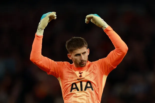 جوليلمو فيكاريو حارس توتنهام (رويترز)