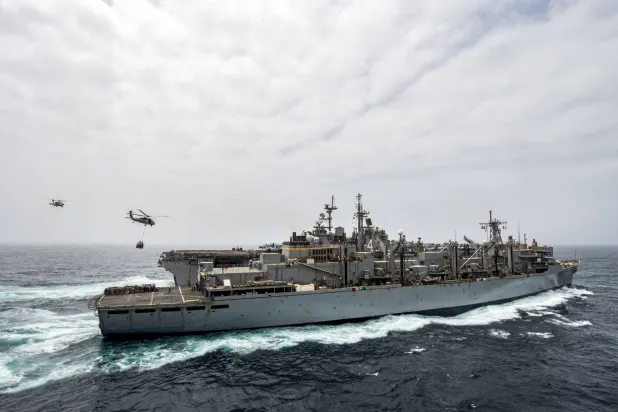 «يو إس إس بوكسر» التي تحمل قوة من مشاة البحرية (مارينز) تبحر في الشرق الأوسط (أ.ف.ب)