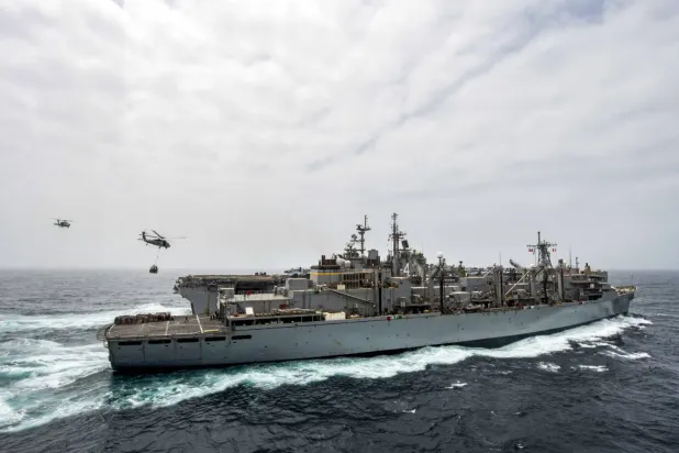 Deniz piyadelerinden oluşan bir birliği taşıyan USS Boxer gemisi Ortadoğu'da seyrediyor (AFP)