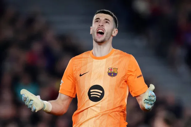 حارس برشلونة جوان غارسيا (رويترز)