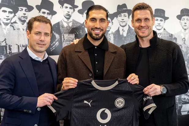 إيمري تشان بعد تجديد العقد (نادي بروسيا دورتموند)