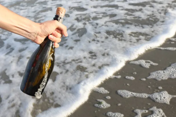 ما يضيع في البحر... قد يعود (شاترستوك)