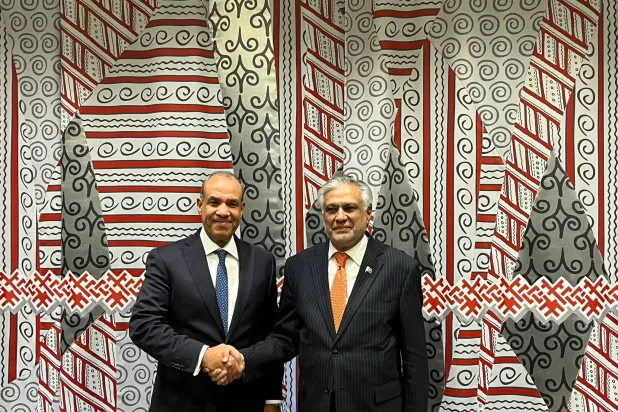 لقاء سابق بين وزير الخارجية المصري بدر عبد العاطي ونظيره الباكستاني محمد إسحاق دار في إسلام آباد (الخارجية المصرية)